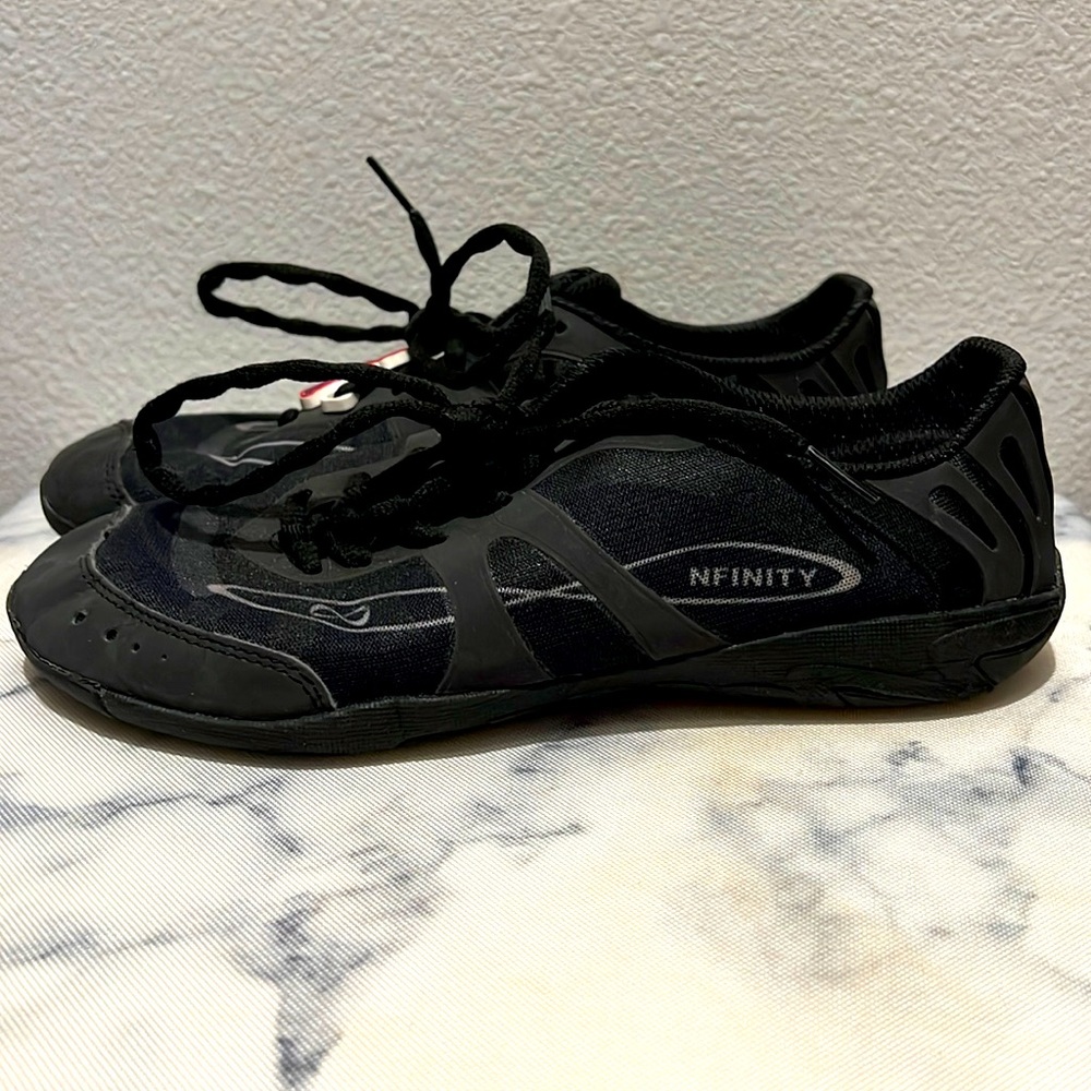 Cheer shoes